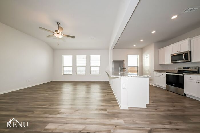 Building Photo - 2041 Hialeah Dr
