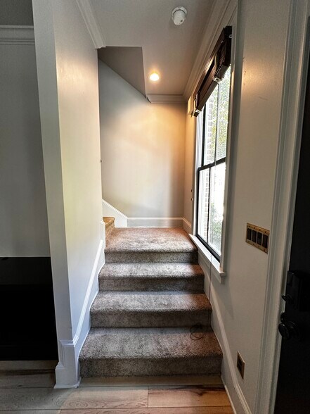 Building Photo - 450 Railroad Ave