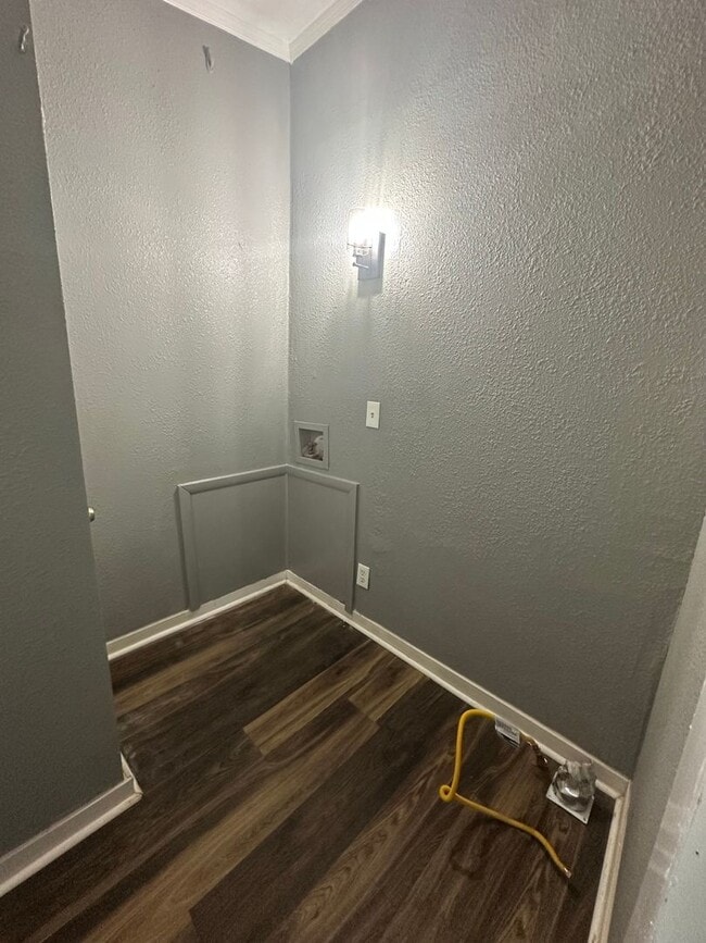 Building Photo - Gorgeous 3 bedroom Home In