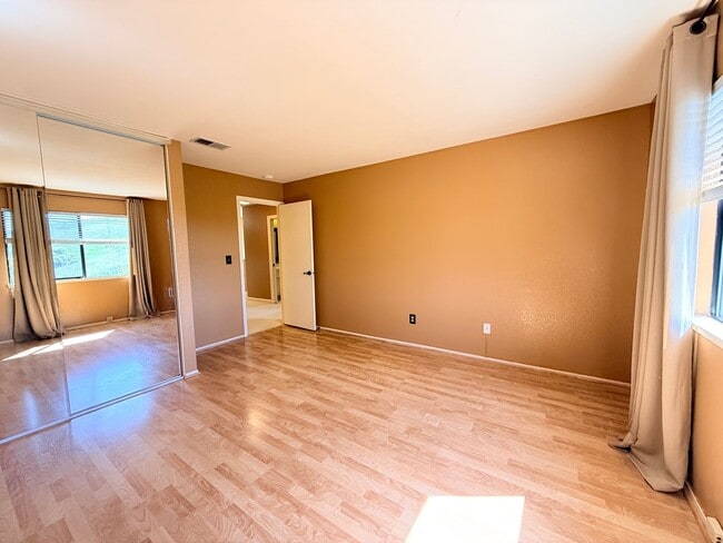 Building Photo - Charming and Move-in Ready, 3BD/2.5BA, Two-Story Townhome in Canyon Green at Canyon Lakes in San ...