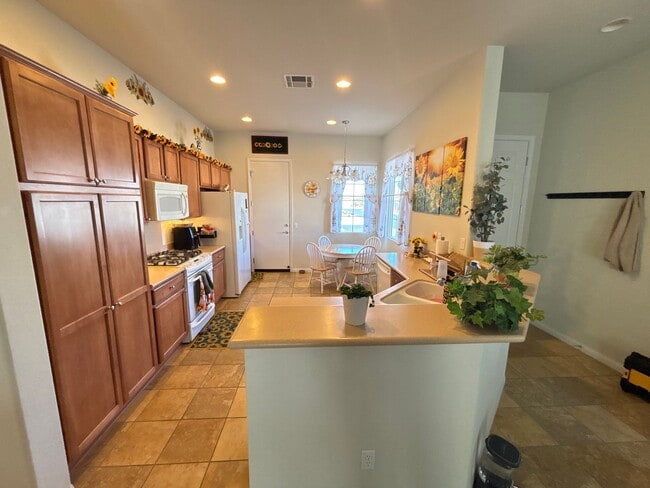 Building Photo - Del Web Rental 2 Bedroom
