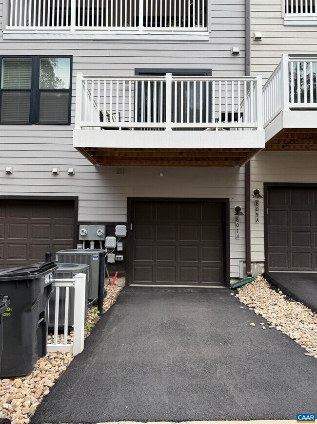Building Photo - 807 Wesley Ln