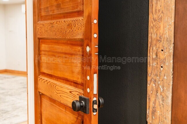 Building Photo - 1815 NW Hoyt St