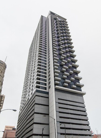 Building Photo - 235 W Van Buren St
