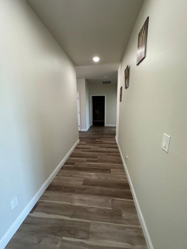 Building Photo - 7175 Vista Ridge Dr
