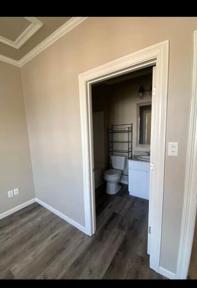 Building Photo - 305 W Second St