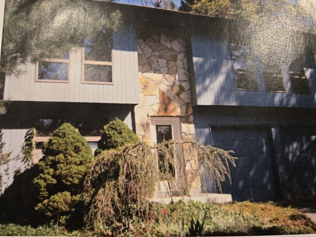 Building Photo - 5 Hannelore Way