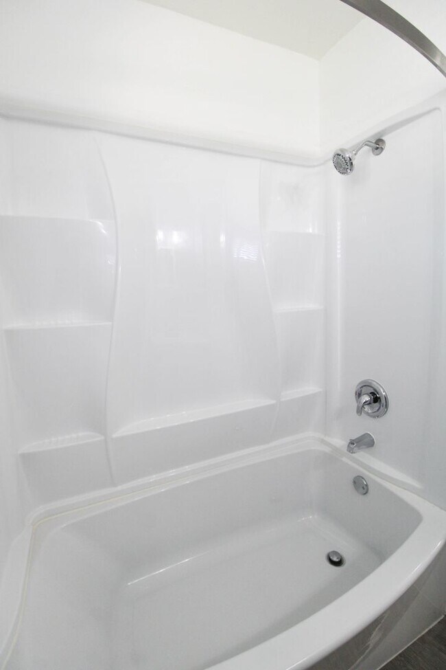 Building Photo - 2950 Lasses Blvd