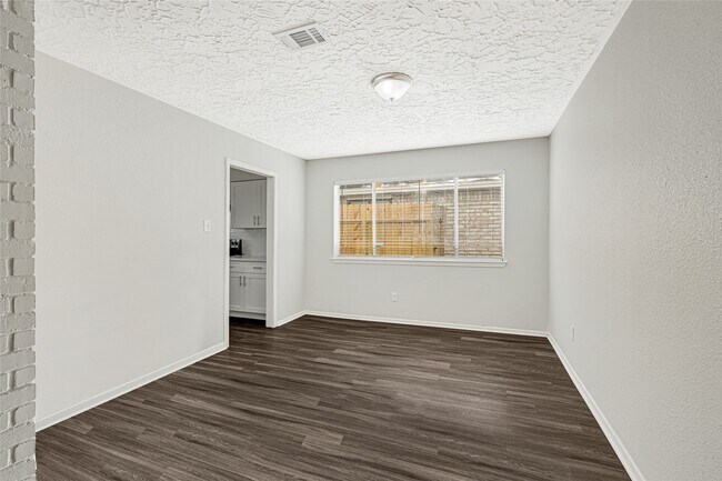 Building Photo - 8402 Bird Meadow Ln