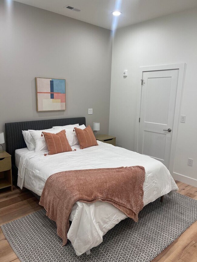 Building Photo - **  AVAILABLE AUGUST 2026  **  Beautiful Downtown Apartment with Private Rooftop Deck  Call to in...