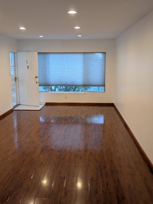 Building Photo - 2030 S Preuss Rd