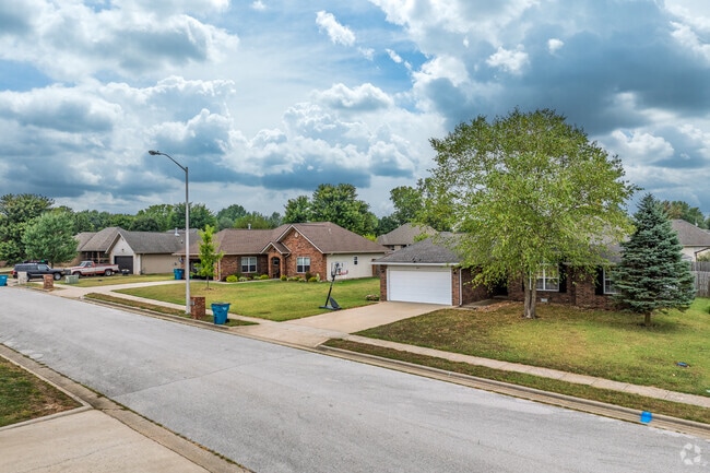 Primary Photo - Cloverhill Estates