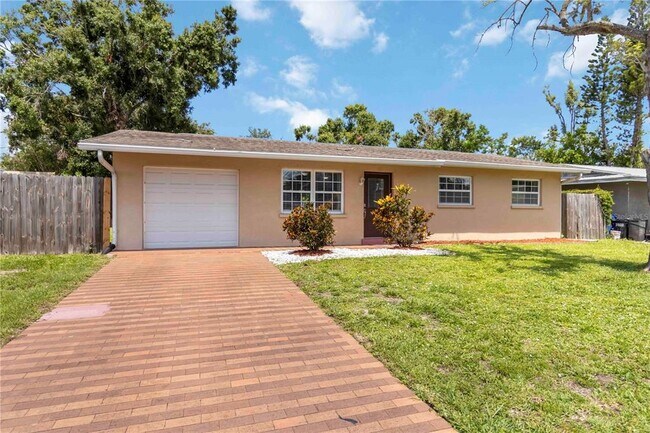 Primary Photo - 3520 Aloha Dr