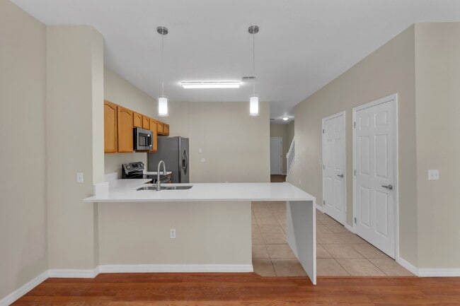 Building Photo - 3-Bedroom Townhome with Private Pool | Mas...