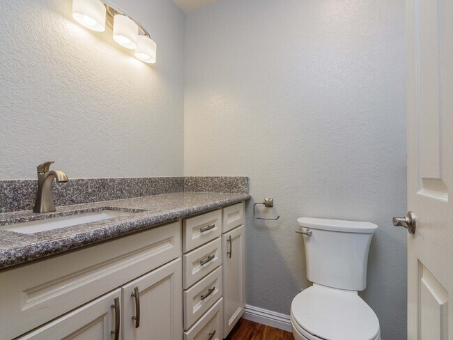 Building Photo - TOTALLY REMODELED, BLOCKS TO THE BEACH!
