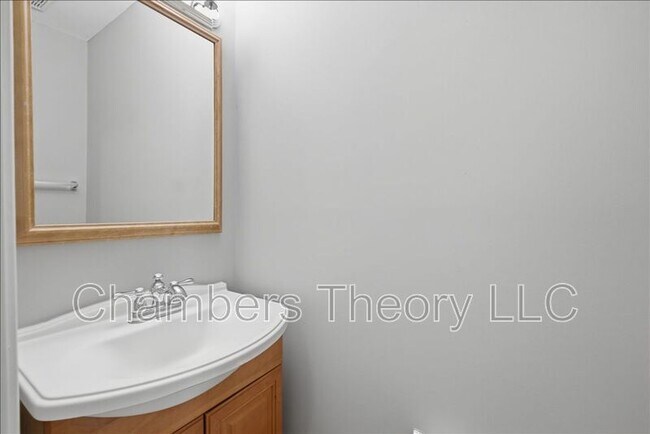 Building Photo - 2447 Clover Field Cir