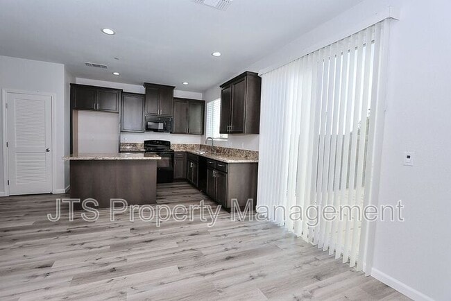 Building Photo - 5 Oak Manor Way