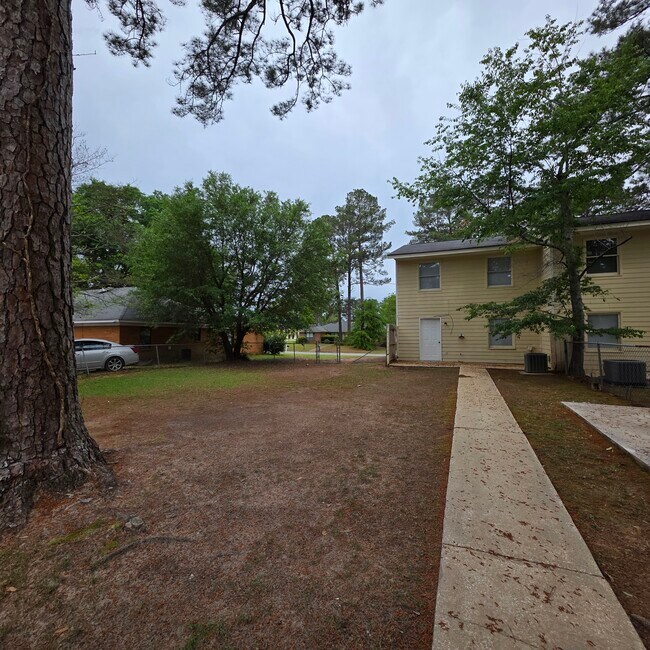 Building Photo - 1900 Buck Ln