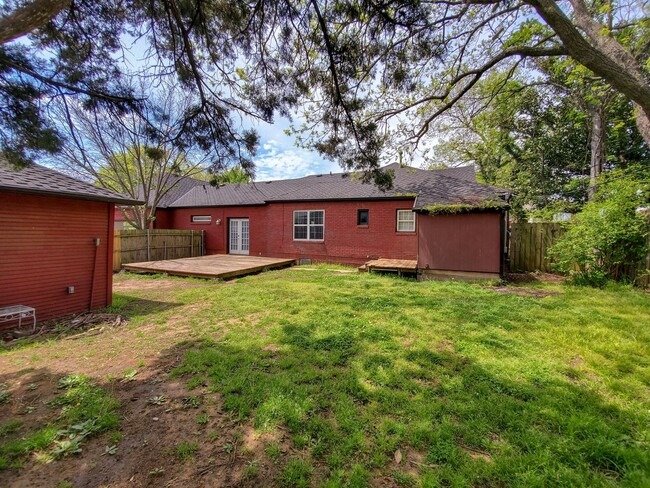 Building Photo - 3 Bedroom 2 Bath Home in Shawnee