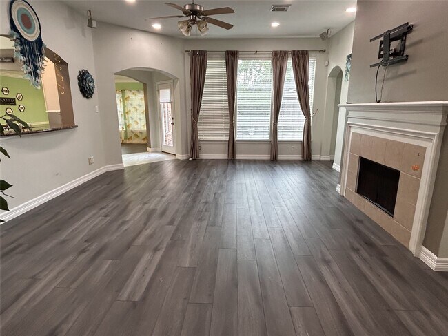 Building Photo - 21806 Silverpeak Ct