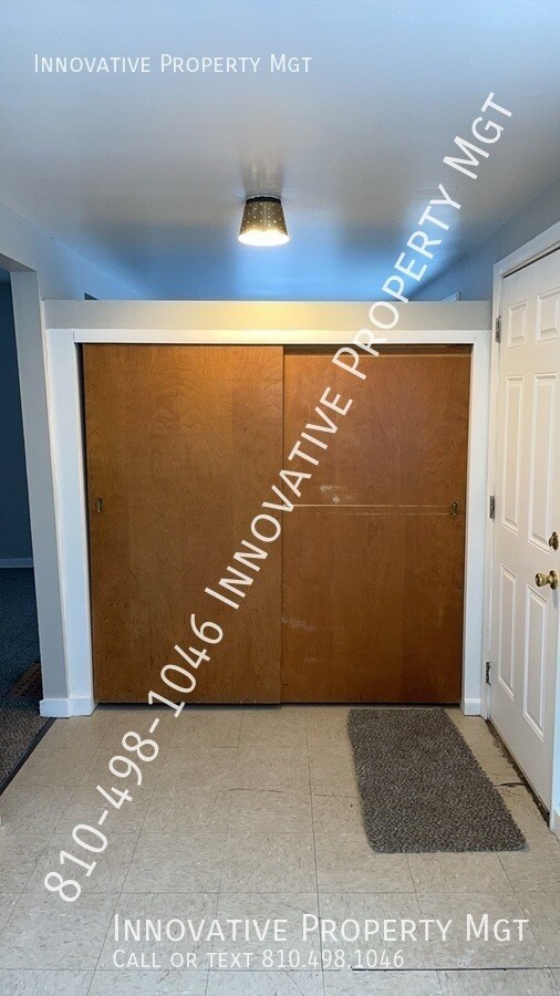 Building Photo - 1012 Farnum Ave