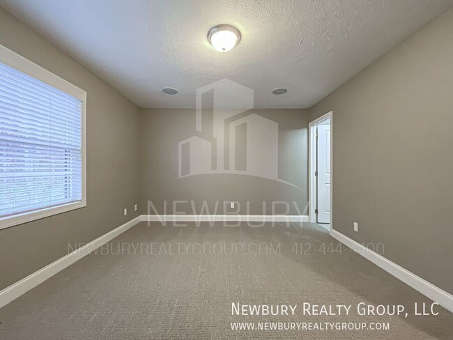 Building Photo - 2 Bedroom, 2.5 Bath Townhome - Discover th...