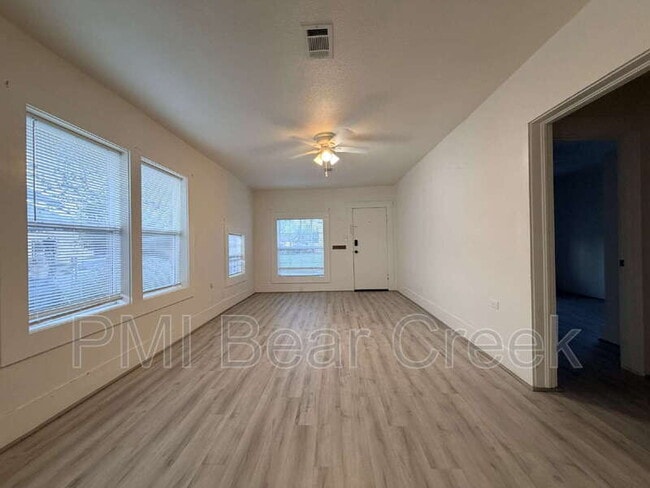 Building Photo - 3014 Rosalie St