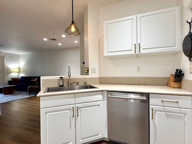 Building Photo - Vibrant 3 Bedroom Townhome in Bressi Ranch