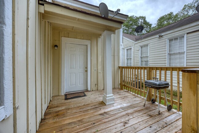 Building Photo - 707 2nd Ave