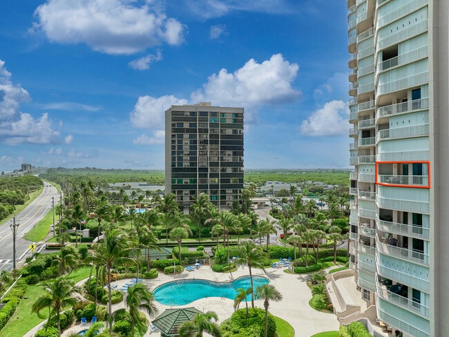 Building Photo - 5051 N Hwy A1A