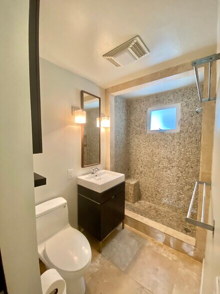 Building Photo - 801 Henry Clay Ave