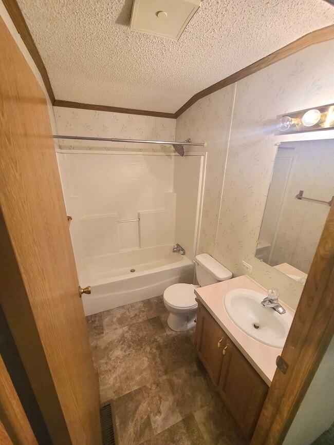 Building Photo - 3bd/ 2ba Mobile Home w/ Central Air