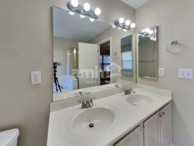 Building Photo - 116 Laurel Meadows Pky