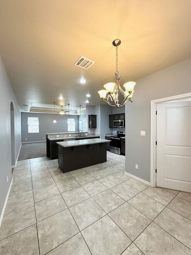 Building Photo - 3 Bed 2 Bath Ready to Rent ASAP! Granite/ Large Master Bedroom!