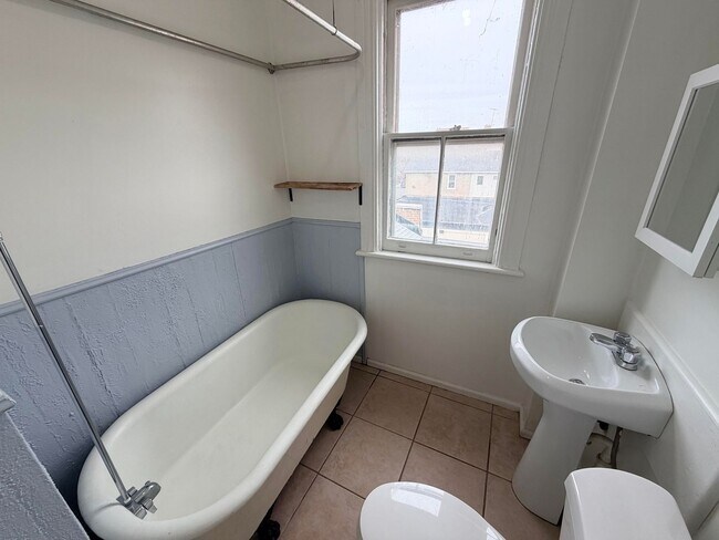 Building Photo - 308 4th St