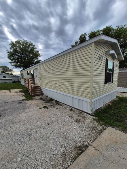 Building Photo - 201 Chamberlin Dr