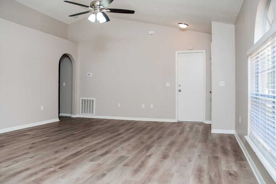 Building Photo - 1023 Brenton Leaf Dr