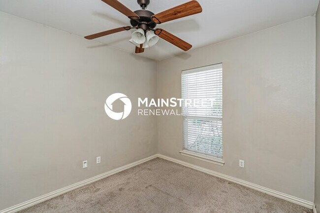 Building Photo - 3 Bedroom Pet-Friendly Home in Crowley, TX with Main Street Renewal
