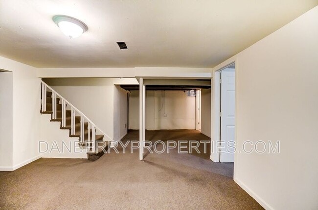 Building Photo - 915 Independence Rd