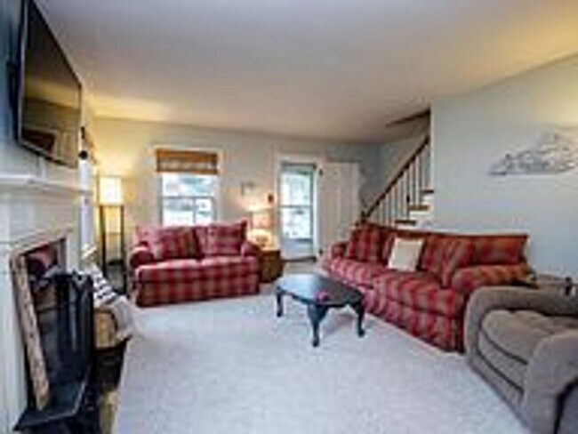 Building Photo - 1083 Duncan Ave