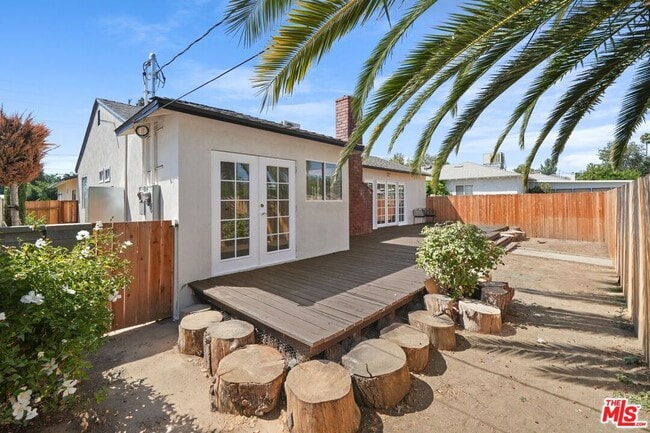 Building Photo - 21009 Saticoy St