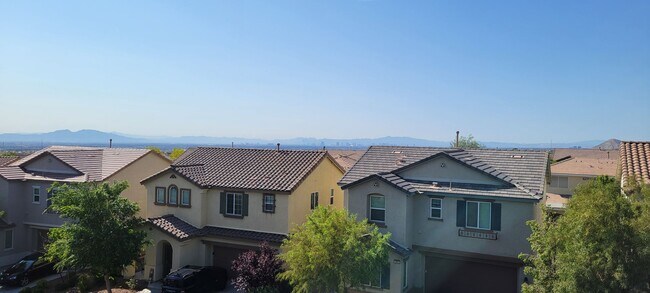 Building Photo - 4 bedroom plus roof top deck 1 bedroom dow...