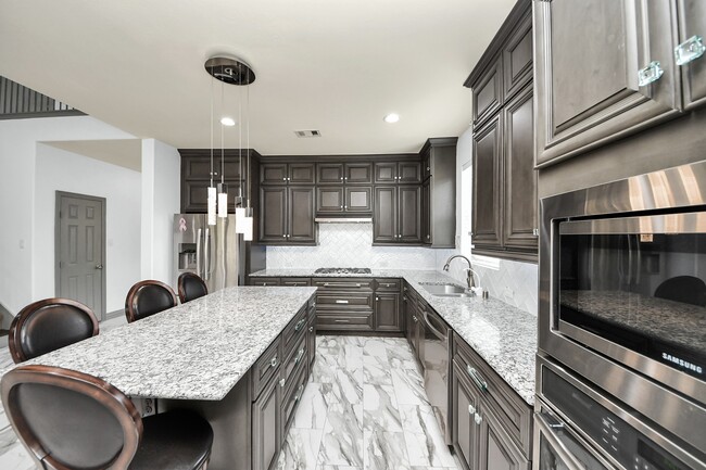 Building Photo - 4410 Lodge Vine Ct