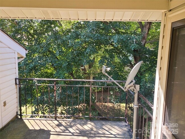 Building Photo - 4811 Spring Lake Dr