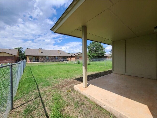 Building Photo - 235 Barrett Pl