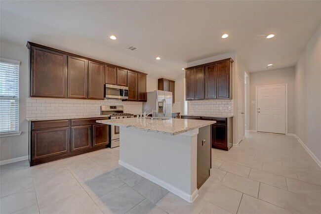 Building Photo - 2206 Mirror Ridge Ct