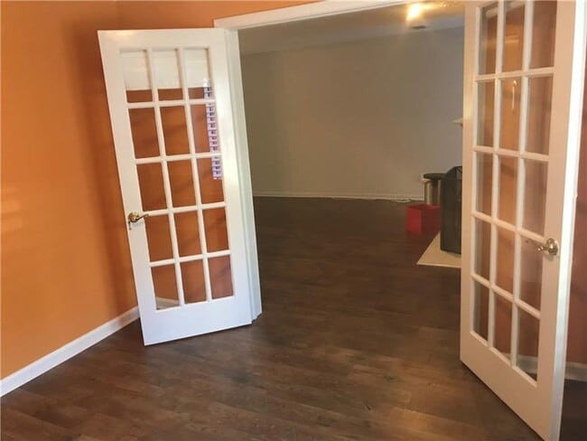 Building Photo - 19 Normandy Ct