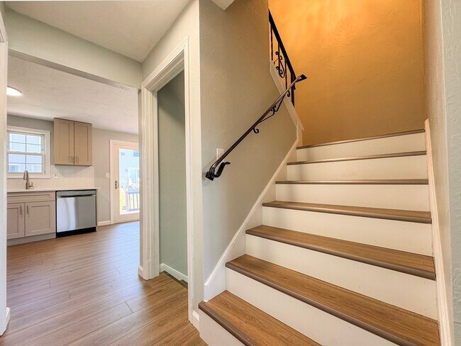 Building Photo - 9 Lydon Ln