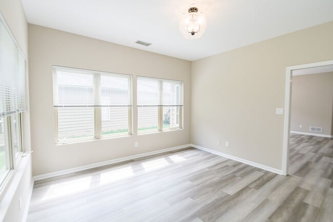 Building Photo - 2 bed 2 bath Ranch Townhouse in Winfield