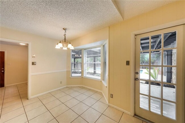 Building Photo - 12401 Knoll Ridge Dr